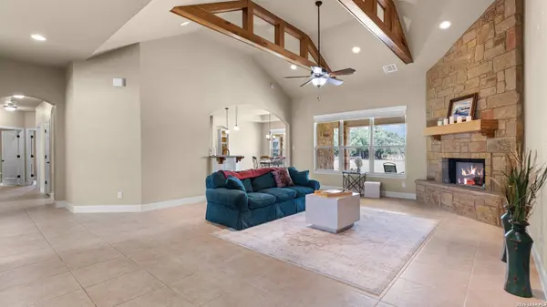 192 COPPER RIDGE DR, La Vernia, TX 78121