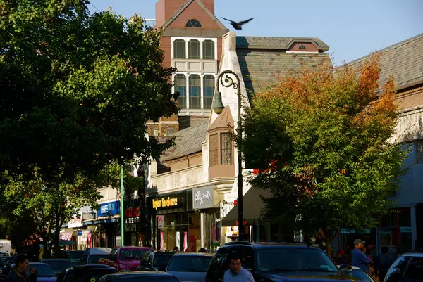 Jackson_Heights_NY_82nd_Street