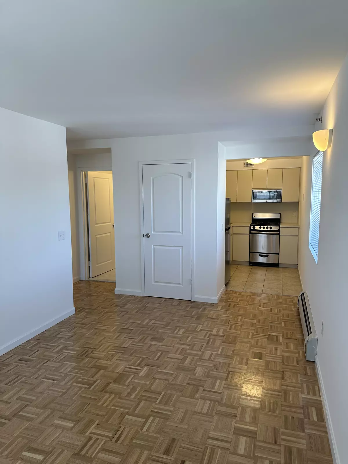 Astoria, NY 11106,31-64 21st St #9A