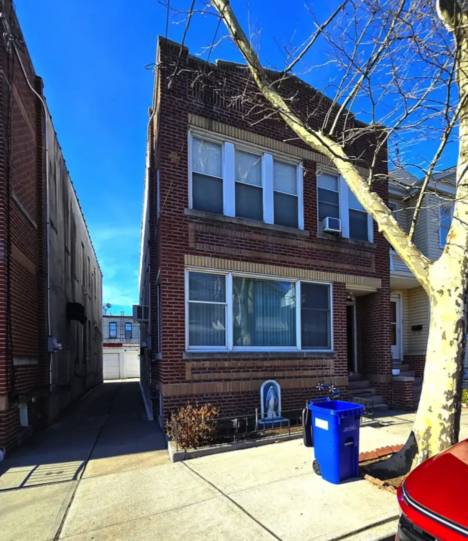 70-18 68th St, Ridgewood, NY 11385