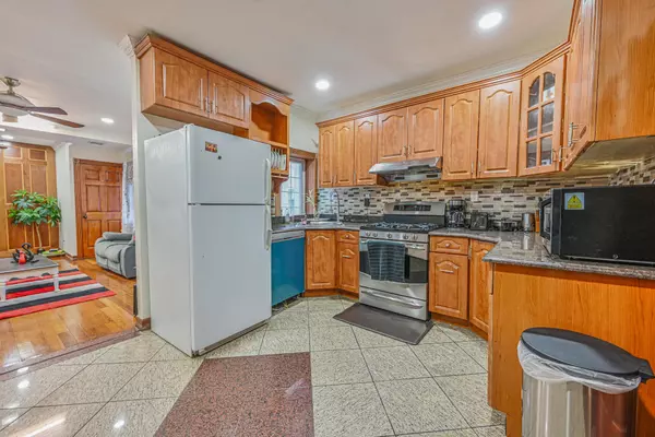 Astoria, NY 11106,34th Ave 12th st