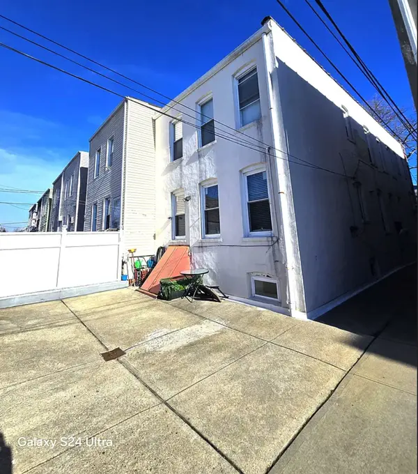 70-18 68th St, Ridgewood, NY 11385