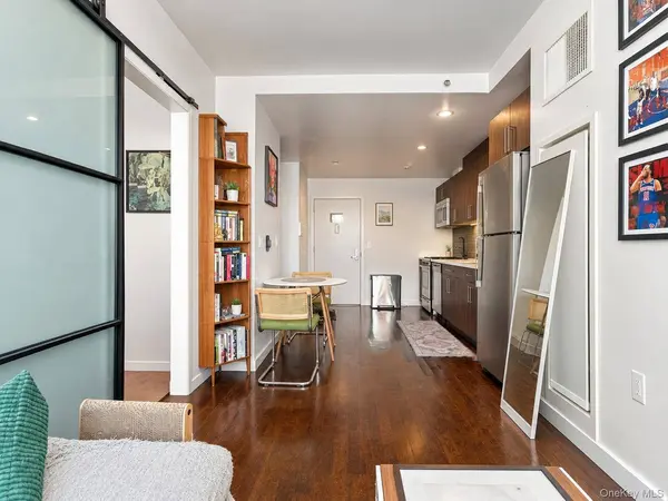12-15 Broadway #804, Astoria, NY 11106