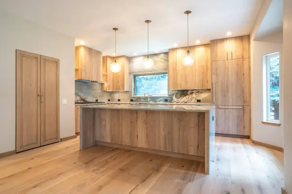320 Deerwood Dr, Hailey, ID 83333