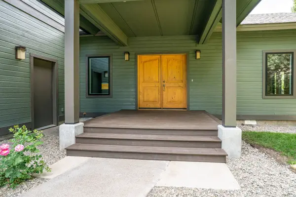 320 Deerwood Dr, Hailey, ID 83333