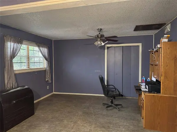 701 NE 3rd Street, Knox City, TX 79529