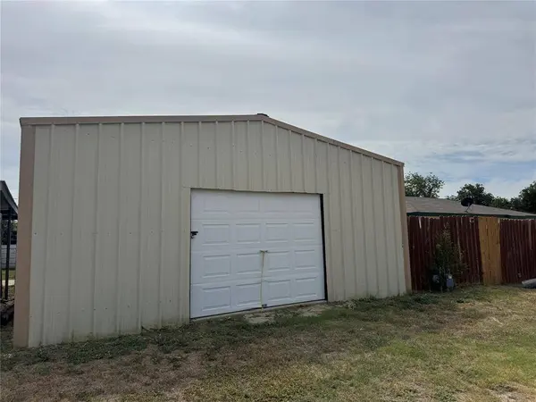 701 NE 3rd Street, Knox City, TX 79529