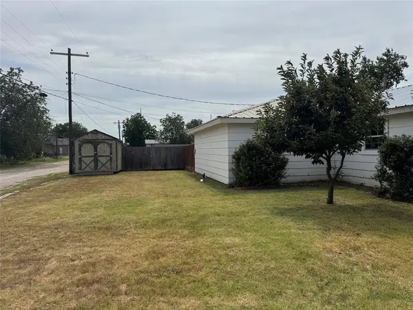 701 NE 3rd Street, Knox City, TX 79529