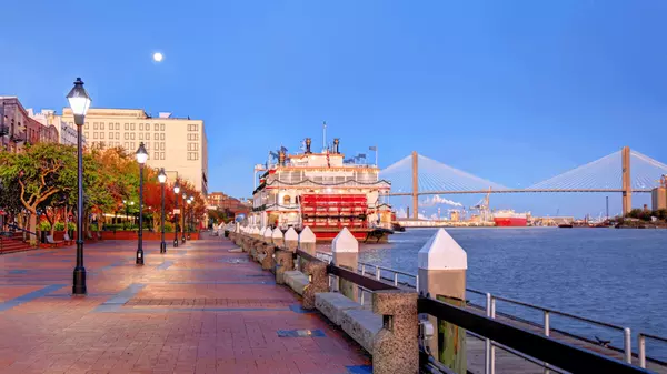 A Stroll Through Savannah: Discovering the City’s Most Charming Neighborhoods,Alexis Meier