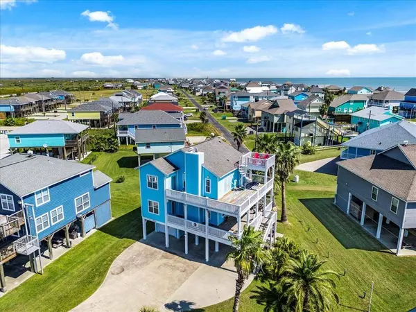 3240 Castle Drive, Crystal Beach, TX 77650