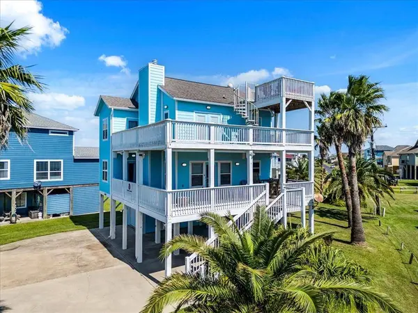 3240 Castle Drive, Crystal Beach, TX 77650