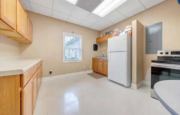 1101 Electric RD, Salem, VA 24153