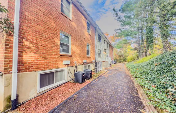 4622 Grandin SW RD, Roanoke, VA 24018