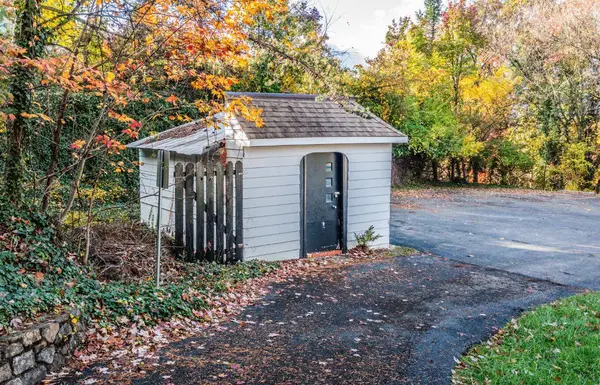 4622 Grandin SW RD, Roanoke, VA 24018