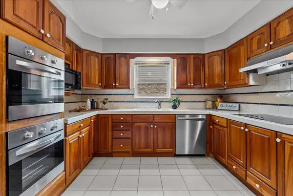 606 Forest Lake DR, Seabrook, TX 77586