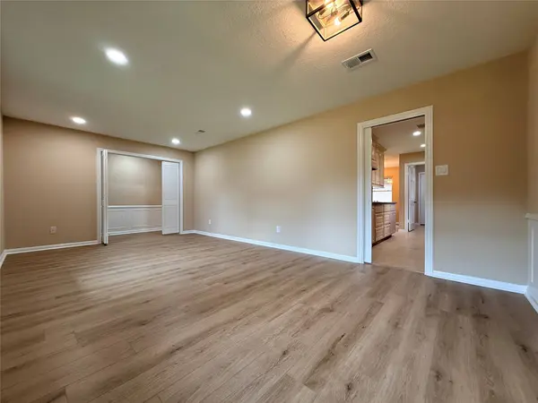 135 Nasturtium ST, Lake Jackson, TX 77566