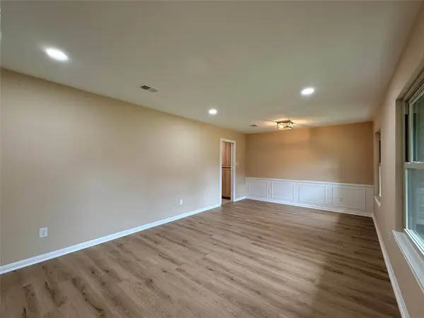 135 Nasturtium ST, Lake Jackson, TX 77566