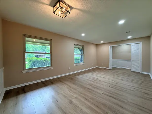 135 Nasturtium ST, Lake Jackson, TX 77566
