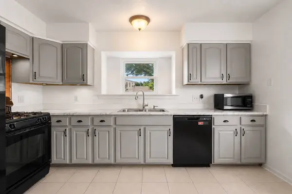 11734 Alamo Dr, La Porte, TX 77571