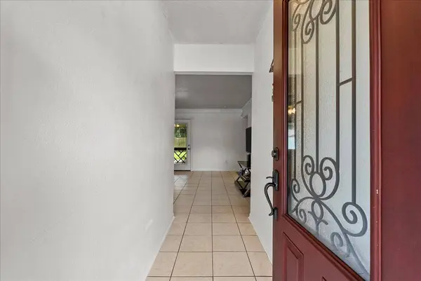 11734 Alamo Dr, La Porte, TX 77571