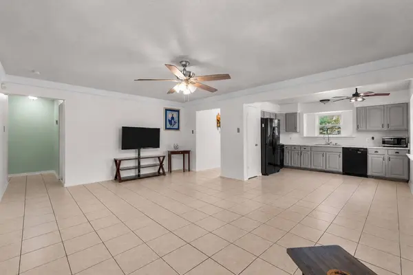 11734 Alamo Dr, La Porte, TX 77571