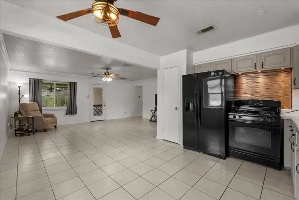 11734 Alamo Dr, La Porte, TX 77571
