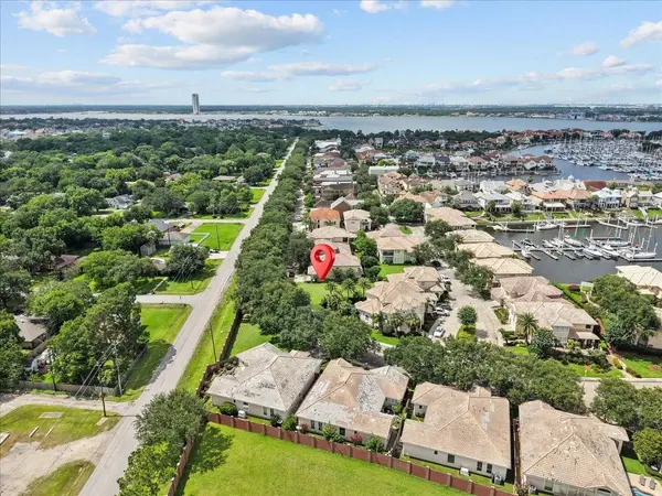 403 Waterford WAY, Kemah, TX 77565