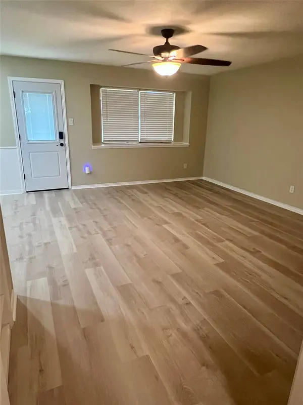 205 W Vaughn LN, Deer Park, TX 77536