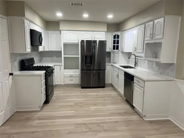 205 W Vaughn LN, Deer Park, TX 77536