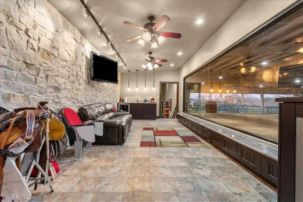 10431 N P ST, La Porte, TX 77571
