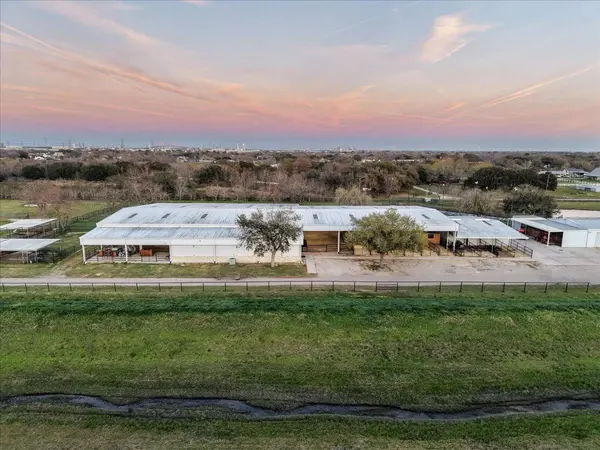 10431 N P ST, La Porte, TX 77571
