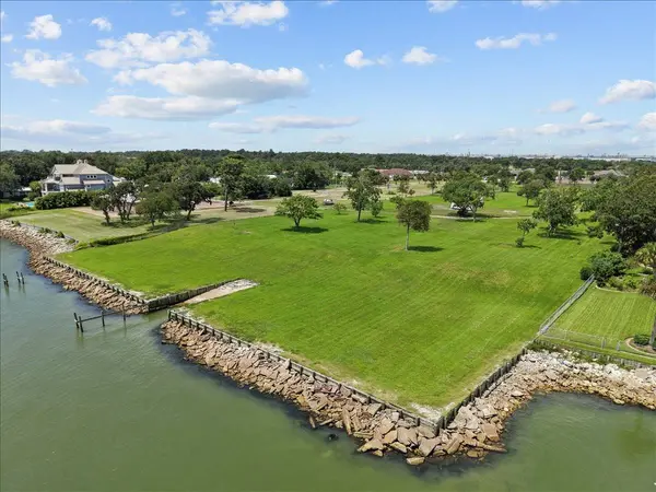 2311 S Broadway, La Porte, TX 77571