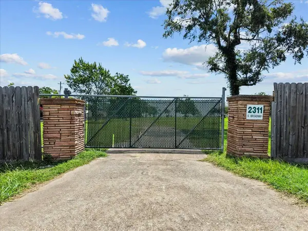 2311 S Broadway, La Porte, TX 77571