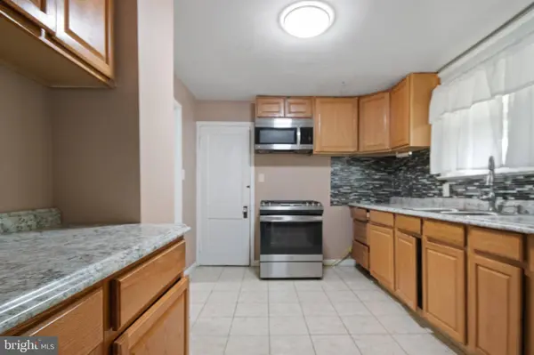 16 CLOVER AVE, Trenton, NJ 08638