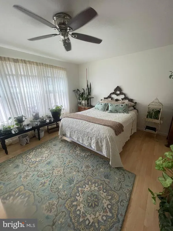 93 PEREZ DR, Newark, NJ 07103