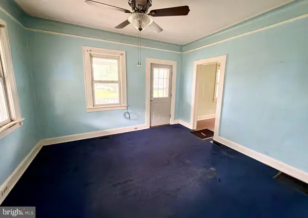 31 4TH ST, Flagtown, NJ 08821
