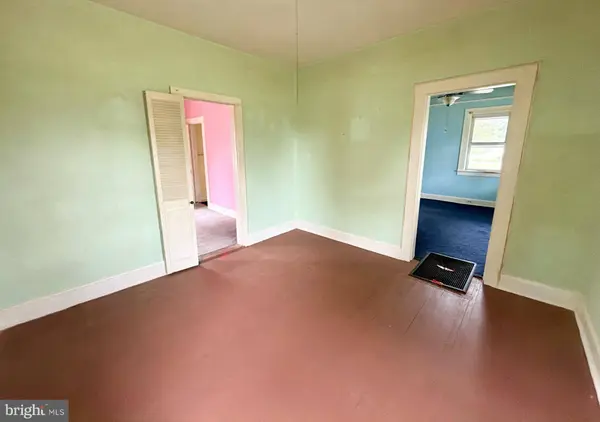 31 4TH ST, Flagtown, NJ 08821