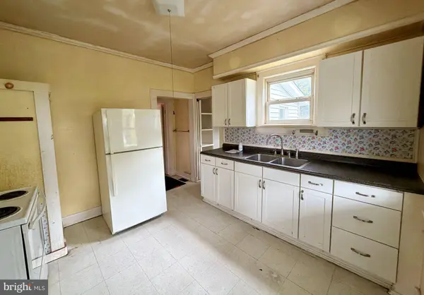 31 4TH ST, Flagtown, NJ 08821