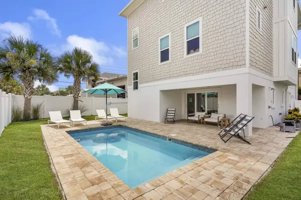 104 7Th St, St Augustine, FL 32080