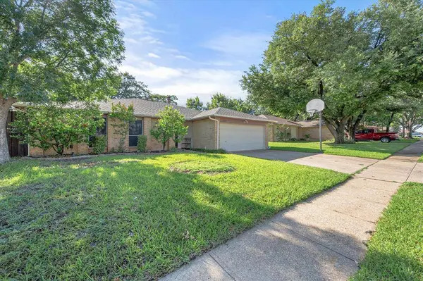 3520 Sweet Wood, Bedford, TX 76021