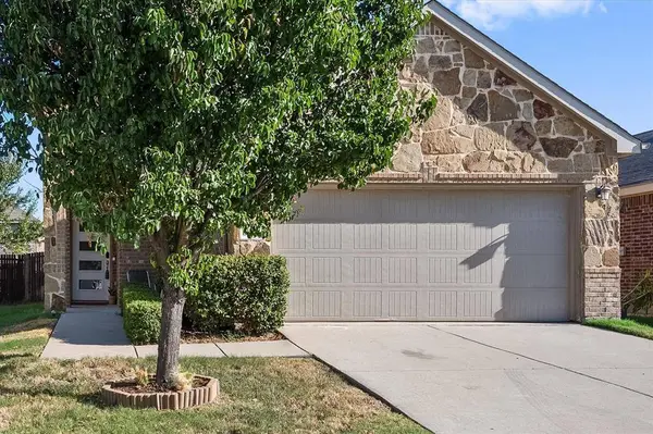 8825 Deadwood Lane, Aubrey, TX 76227