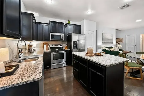 8825 Deadwood Lane, Aubrey, TX 76227