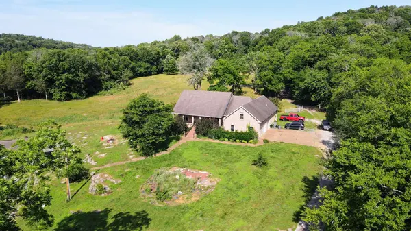 335 Hankins Ln, Hartsville, TN 37074