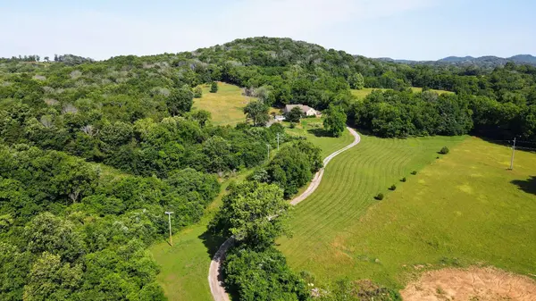 335 Hankins Ln, Hartsville, TN 37074
