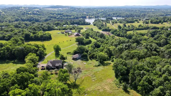 335 Hankins Ln, Hartsville, TN 37074