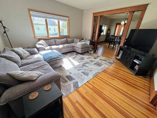 631 Gillette AVE, Cresco, IA 52136
