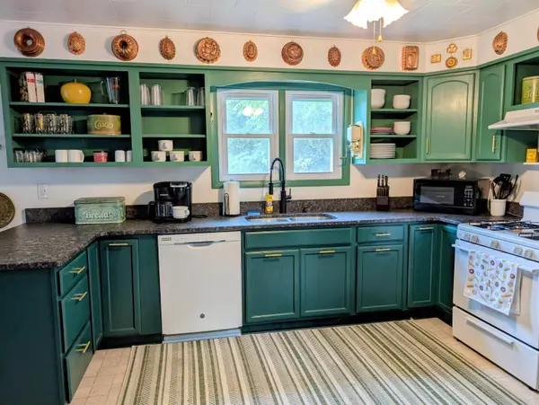 609 E Main St ST, Decorah, IA 52101