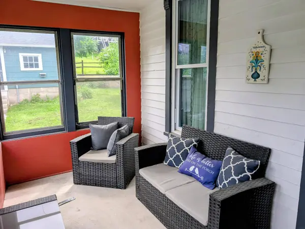 609 E Main St ST, Decorah, IA 52101