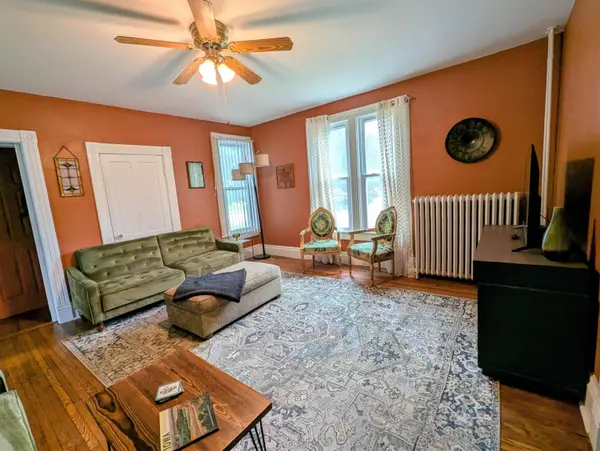 609 E Main St ST, Decorah, IA 52101