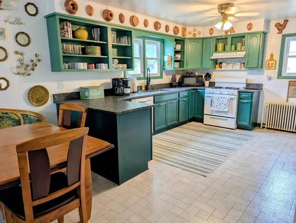 609 E Main St ST, Decorah, IA 52101